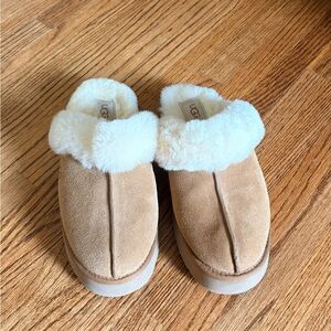 UGG Chestnut/Tan Shearling Clog Slippers with Cream Fur Collar